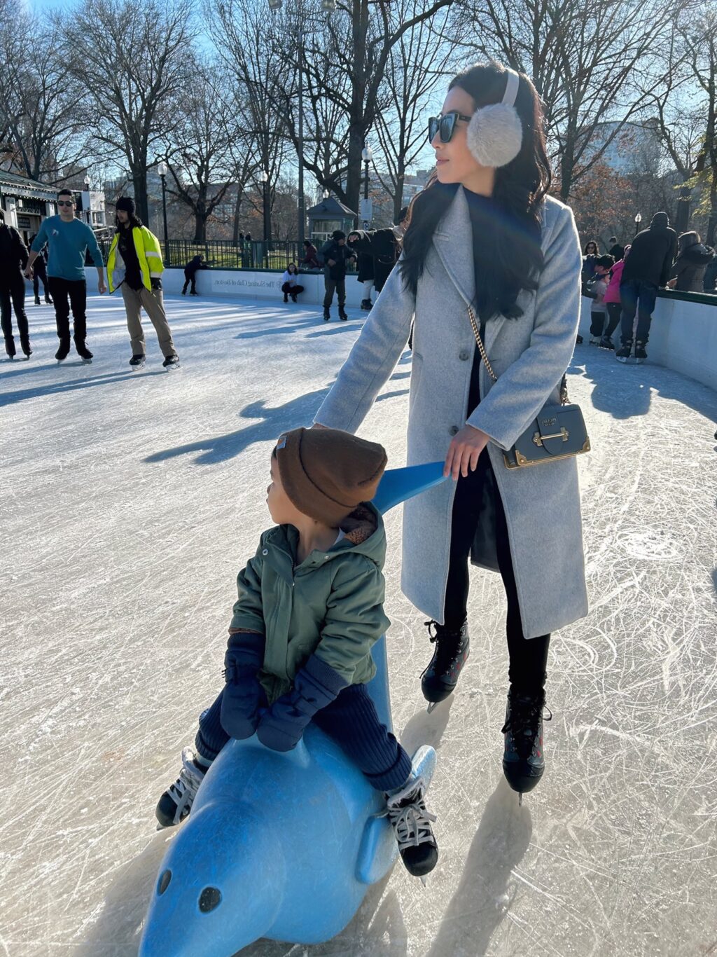 family friendly boston common winter activities kids ice skating frog pond