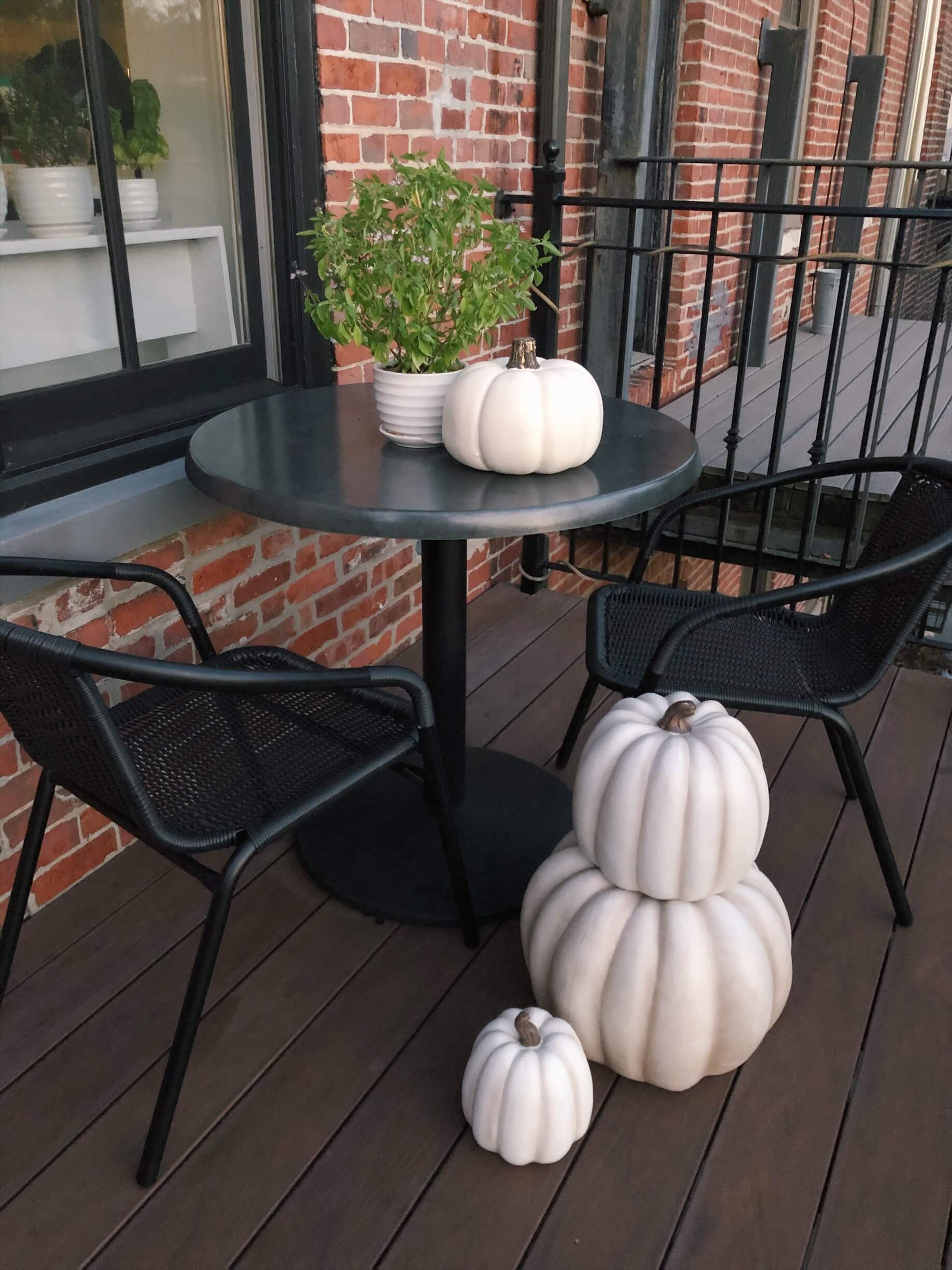 outdoor patio fall decor