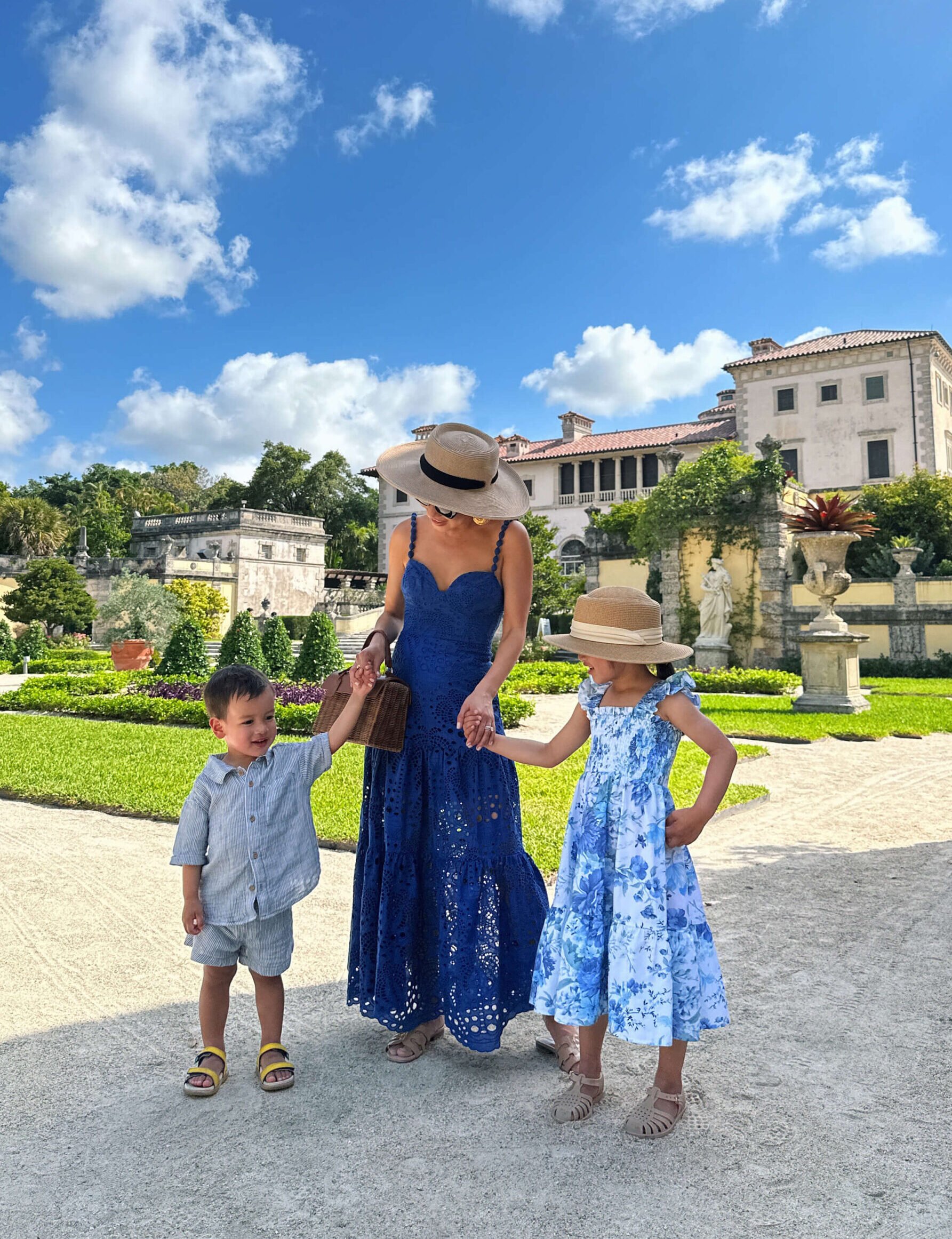 vizcaya garden family summer photoshoot outfits